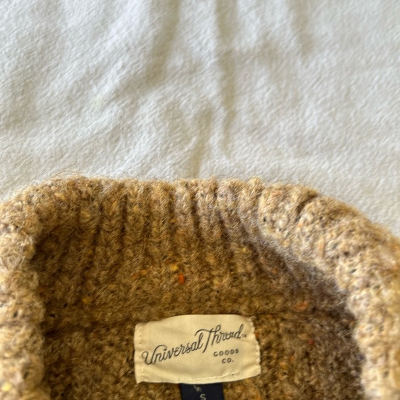 Universal thread sweater - Picture 4 of 9